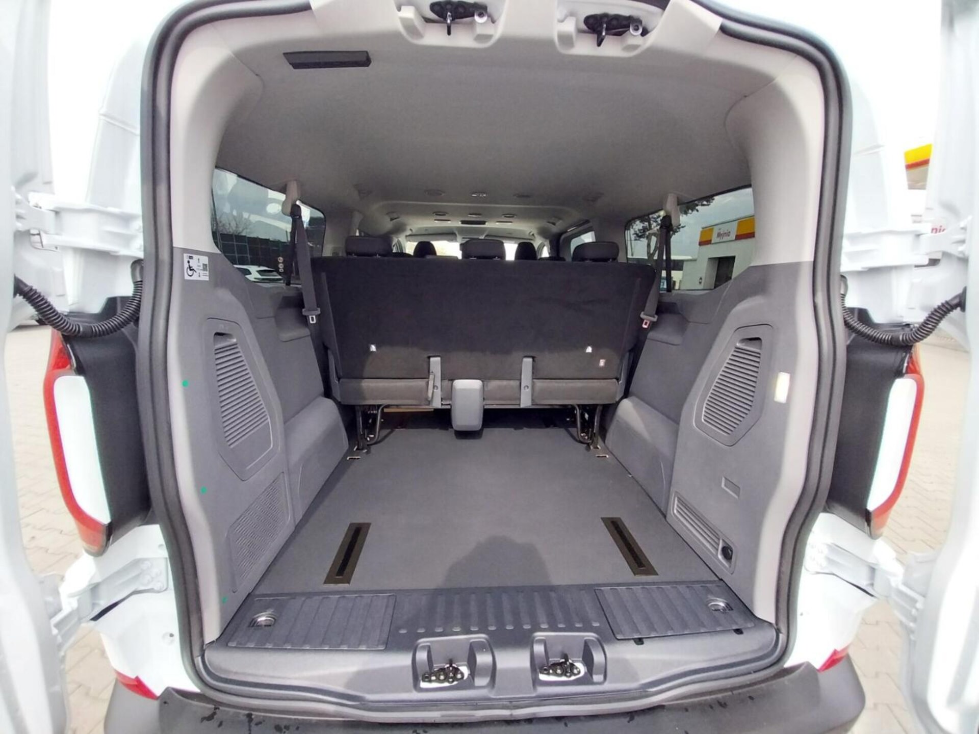 Volkswagen Caravelle długi roztaw osi Model bazowy