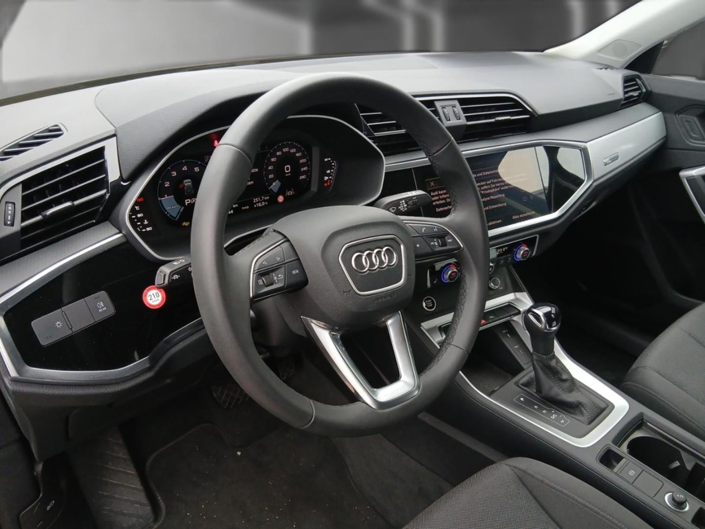 Bild über Audi Q3 TFSI 110 kW S tronic - für weitere Informationen kontaktieren Sie den Audi Partner