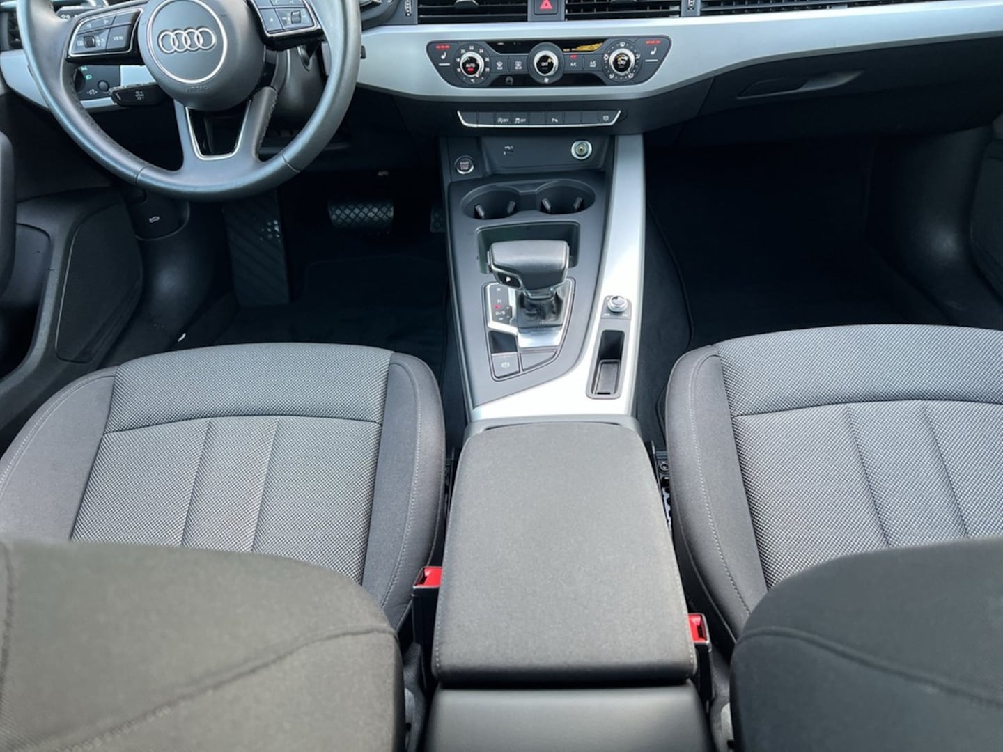 Bild über Audi A4 Avant 30 TDI S tronic - für weitere Informationen kontaktieren Sie den Audi Partner