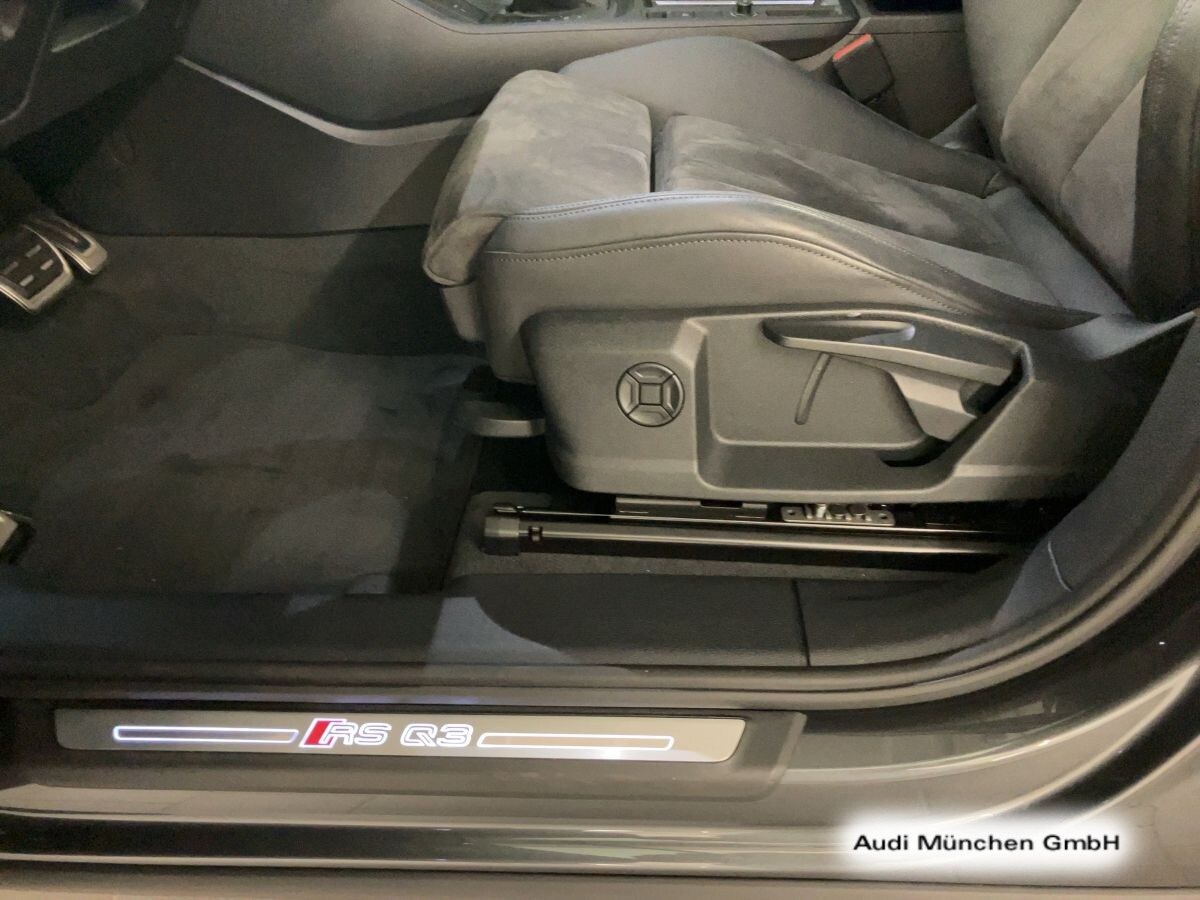 Image about Audi RS Q3 TFSI quattro S tronic
