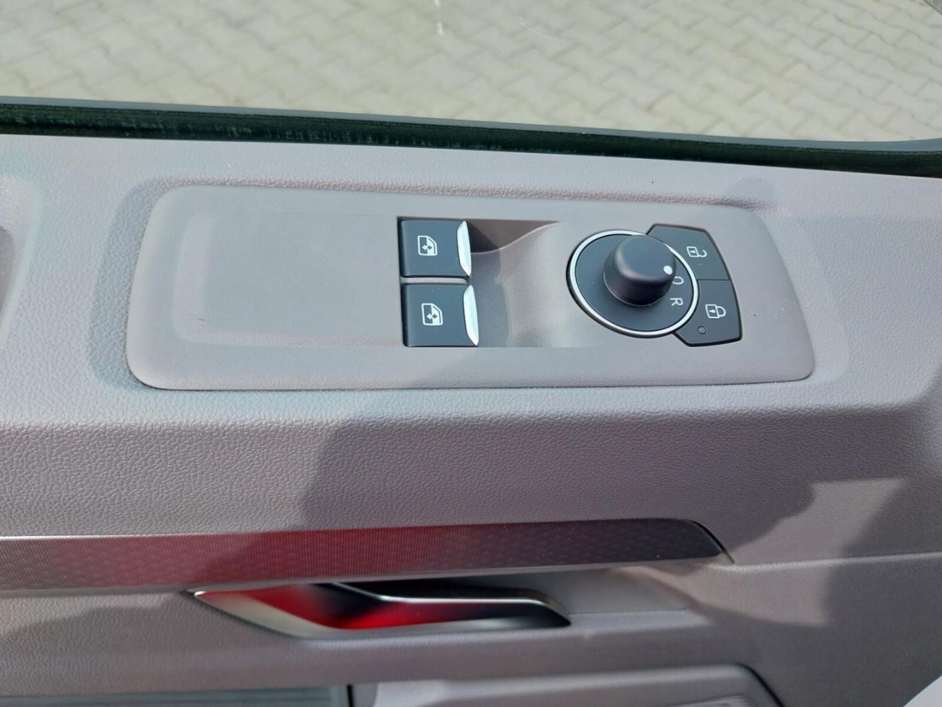 Volkswagen Caravelle długi roztaw osi Model bazowy