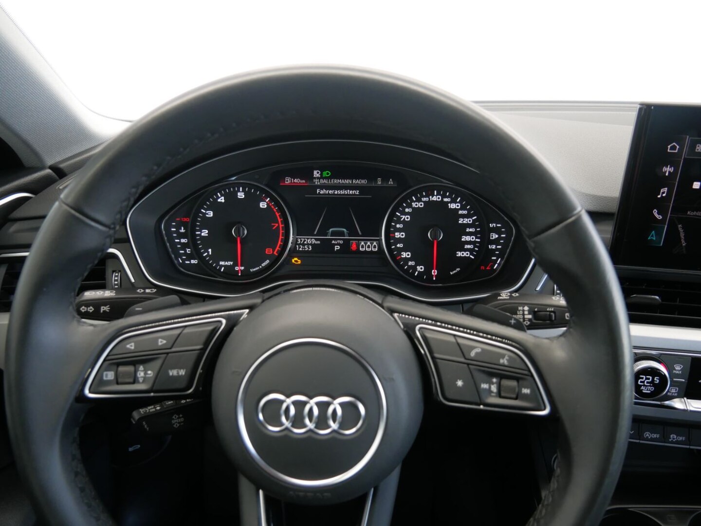 Bild über Audi A4 Avant S line 40 TFSI quattro S tronic - für weitere Informationen kontaktieren Sie den Audi Partner