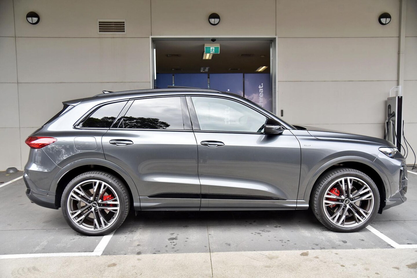 Image about Audi Q5 SUV e-hybrid quattro S tronic