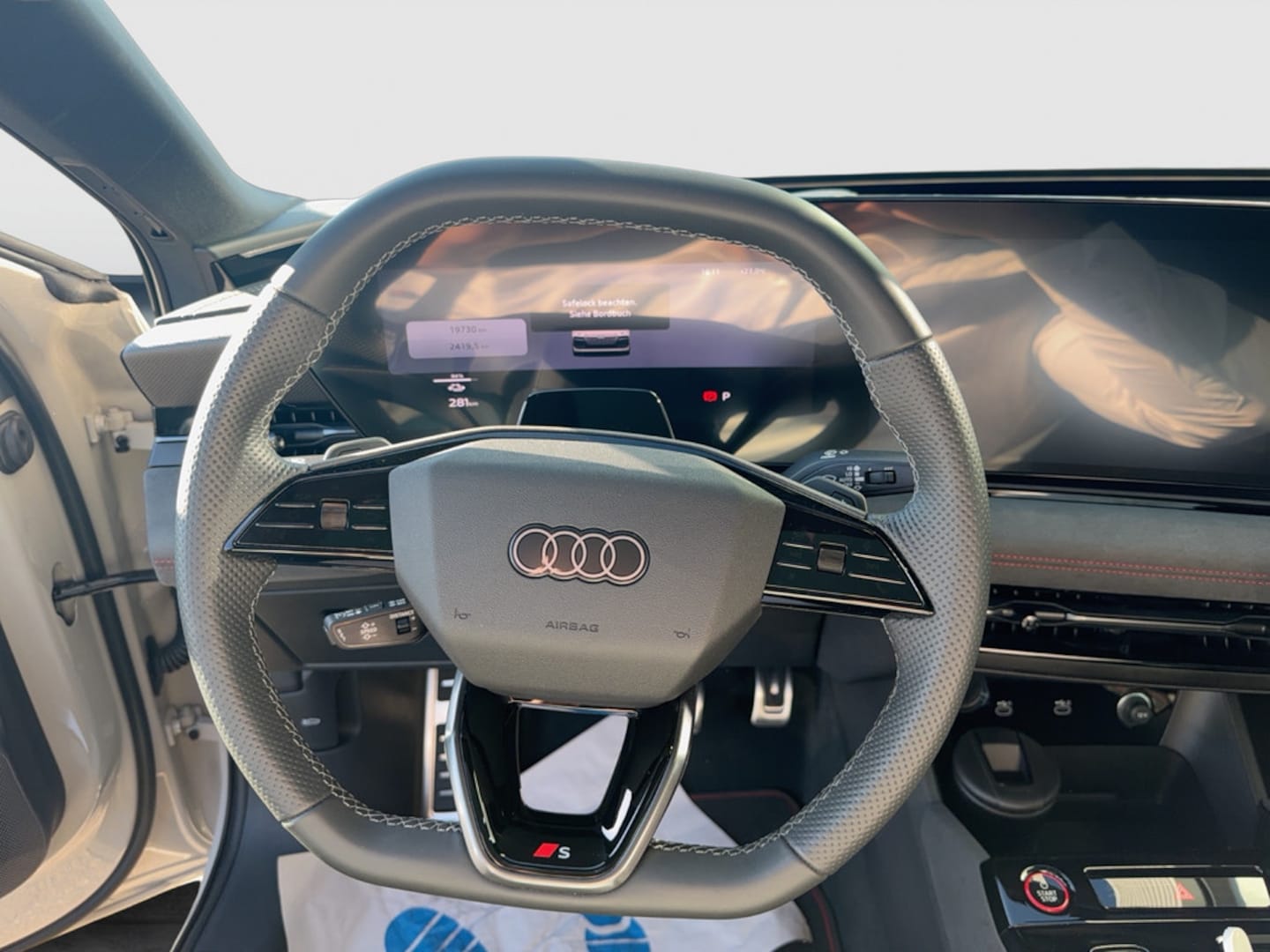 Bild über Audi S6 Sportback e-tron e-tron quattro 370 kW - für weitere Informationen kontaktieren Sie den Audi Partner