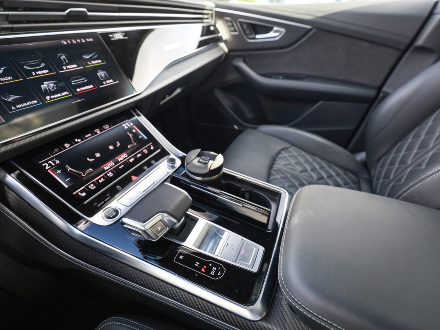 Bild über Audi Q8 SUV TFSI e S line business TFSI e quattro 360 kW tiptronic - für weitere Informationen kontaktieren Sie den Audi Partner