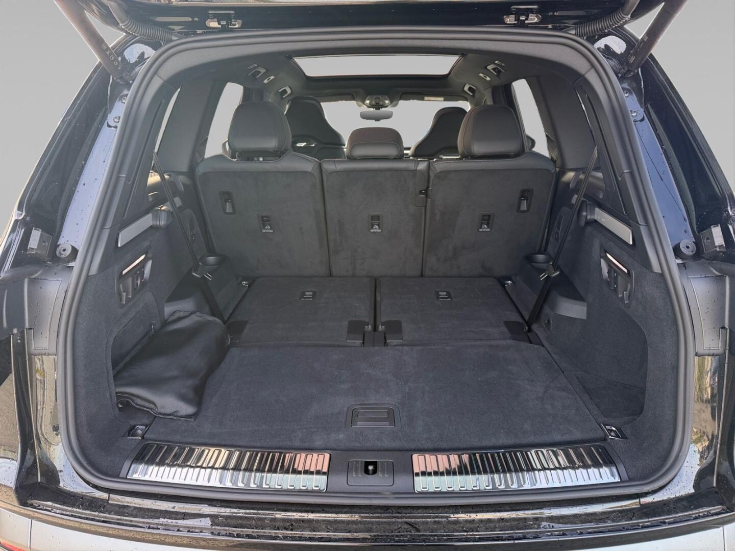 Bild über Audi Q7 SUV TDI quattro 220 kW tiptronic - für weitere Informationen kontaktieren Sie den Audi Partner