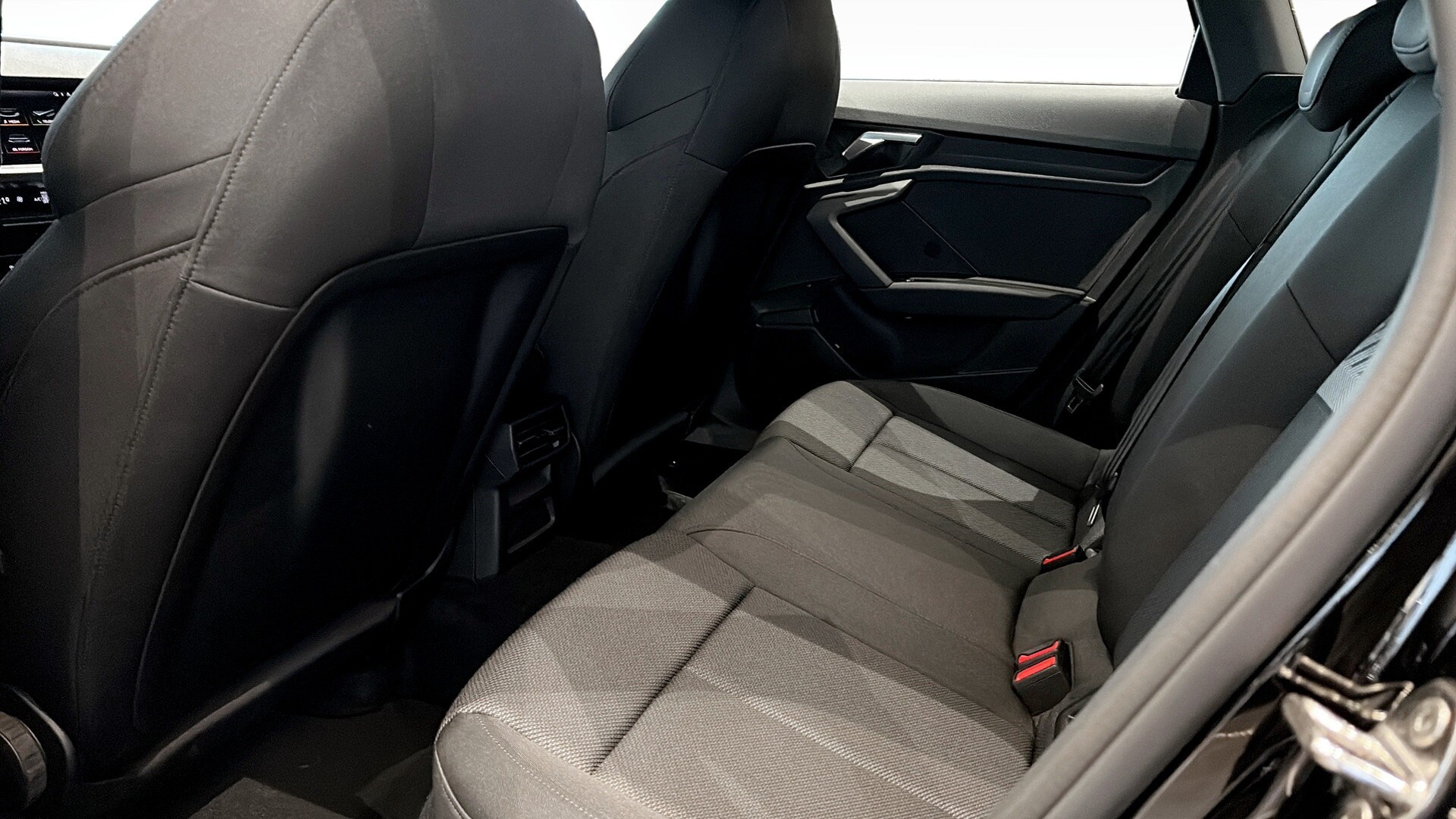 Bild som visar&nbsp;Audi A3 Sportback&nbsp;A3 Sportback 35 TFSI Proline 150 hk 6-växlad - för mer information kontakta din Audi Partner