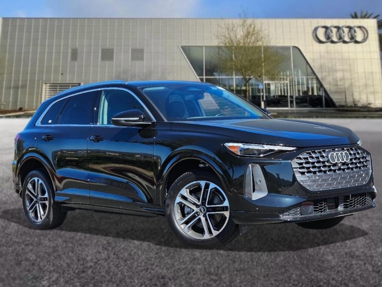 2025 Audi Q5 Premium Plus quattro's photo