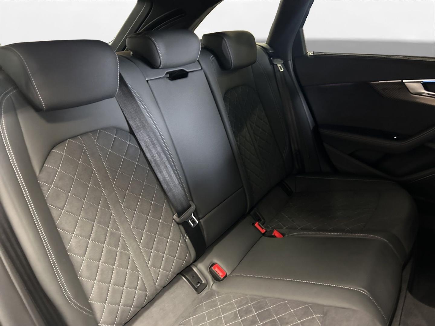 Image about Audi RS 4 Avant TFSI quattro tiptronic