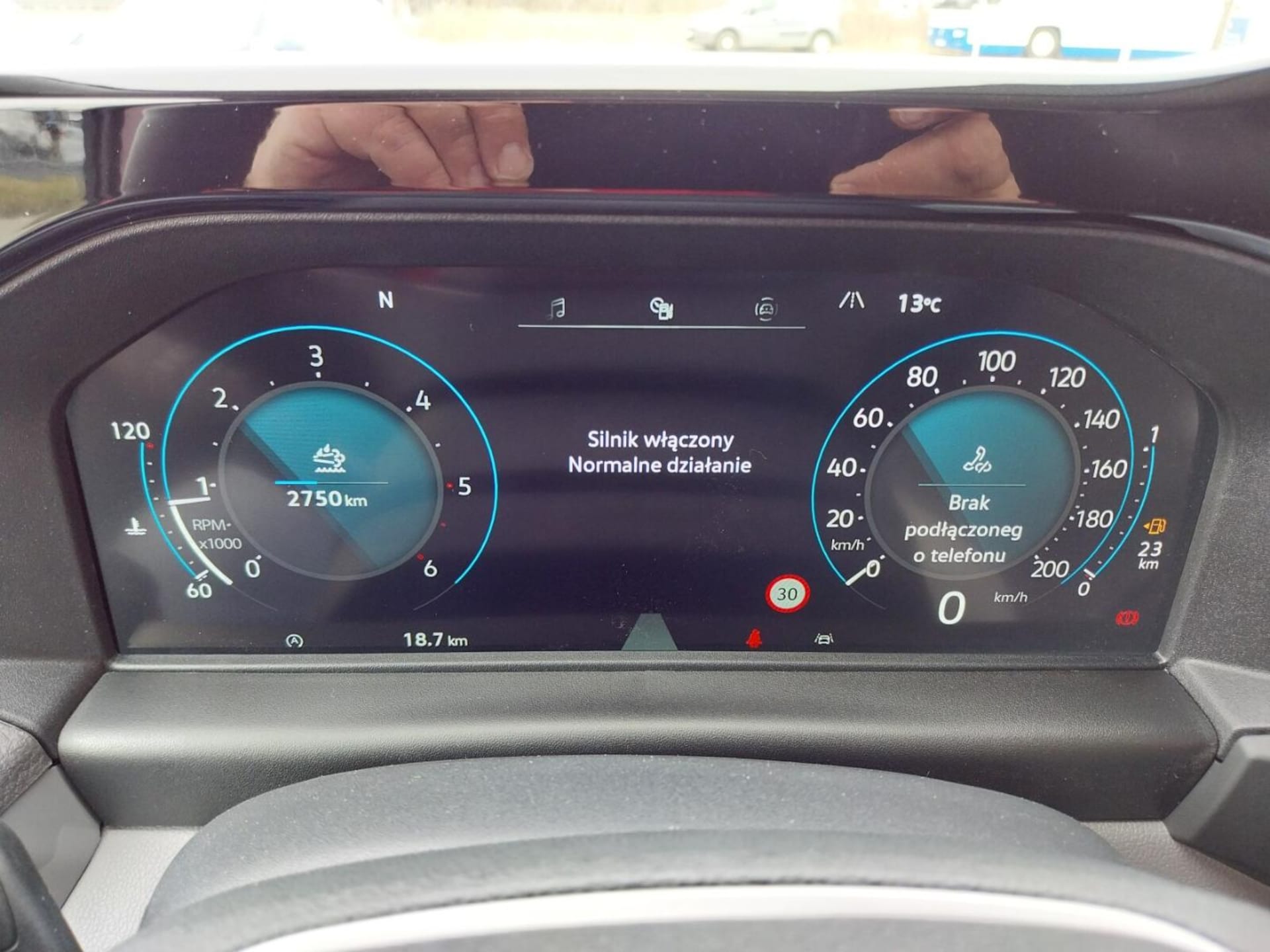 Volkswagen Caravelle długi roztaw osi Model bazowy