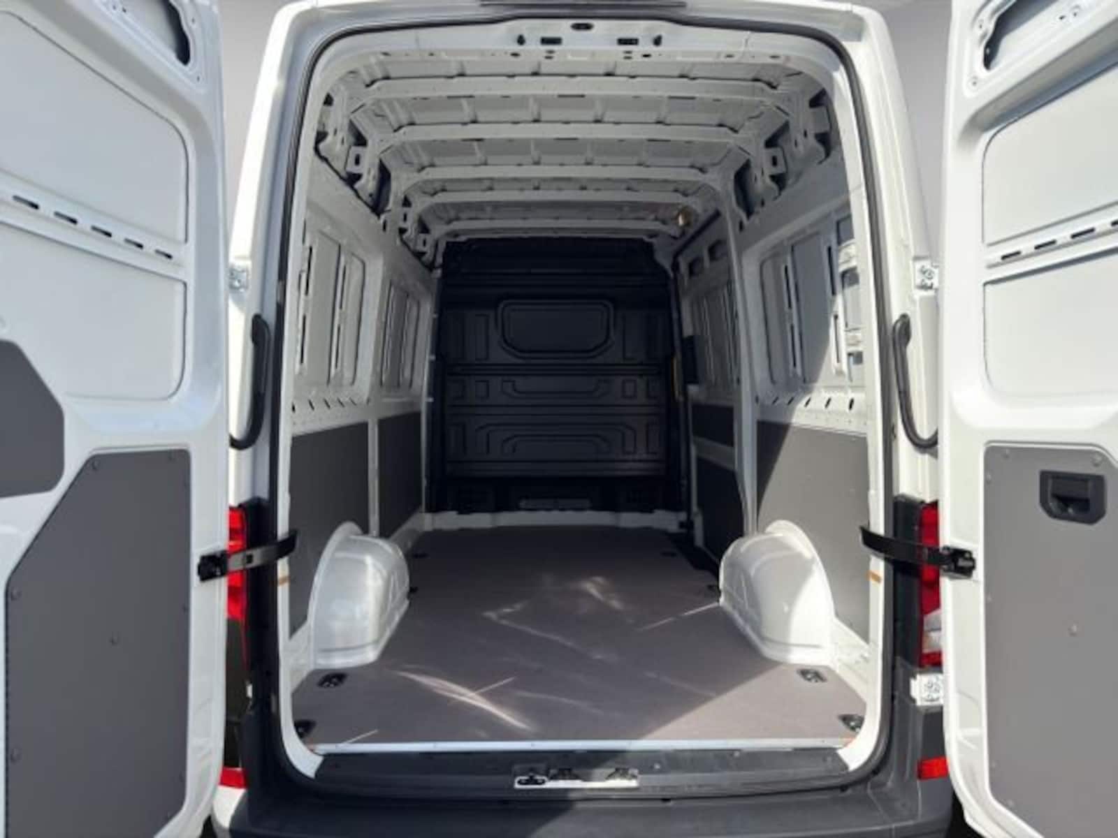 Volkswagen Crafter Kasten mittlerer Radstand – Bild 16