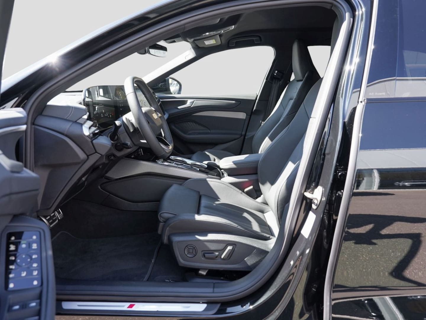 Bild über Audi A6 Avant TFSI quattro 270 kW S tronic - für weitere Informationen kontaktieren Sie den Audi Partner