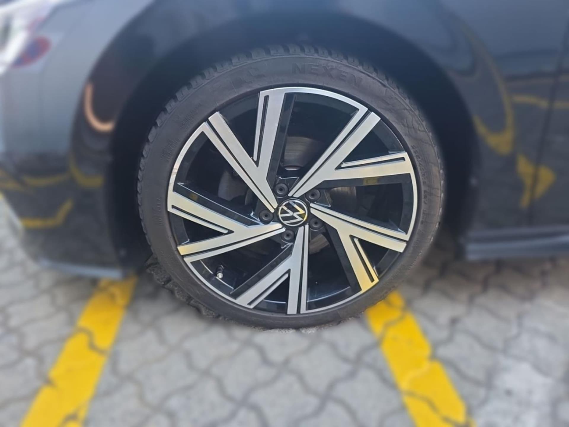 Volkswagen Golf R-Line