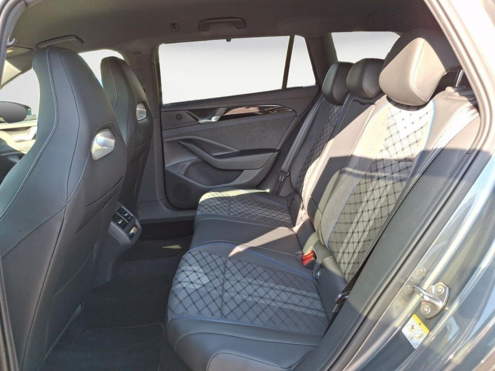 Volkswagen Passat – Bild 14