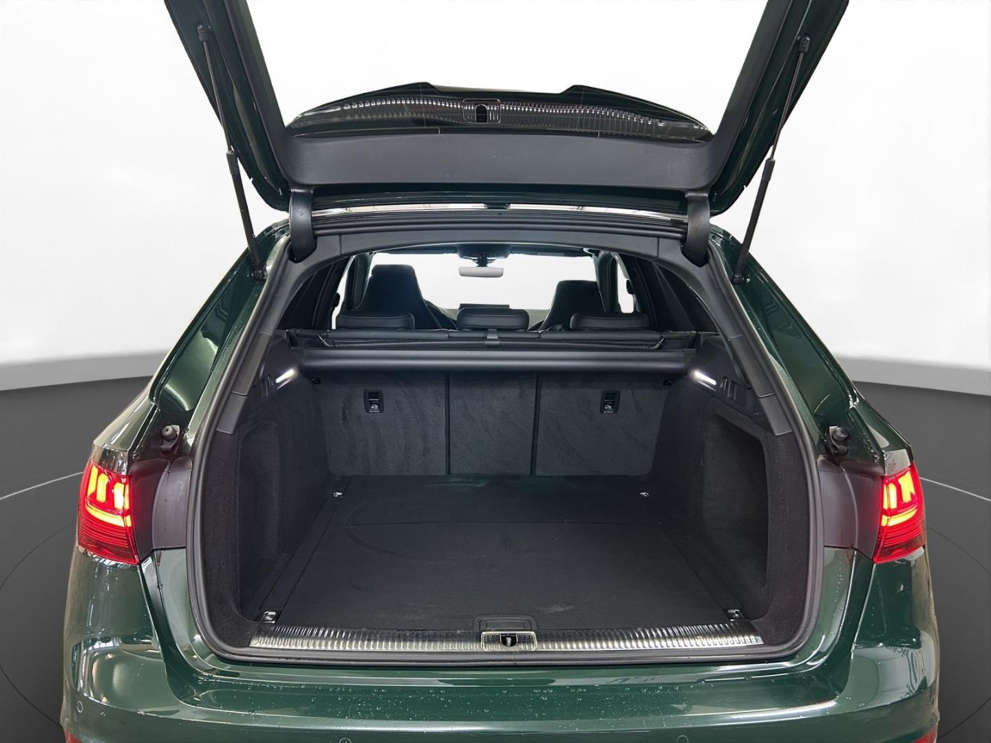 Image about Audi RS 4 Avant TFSI quattro tiptronic