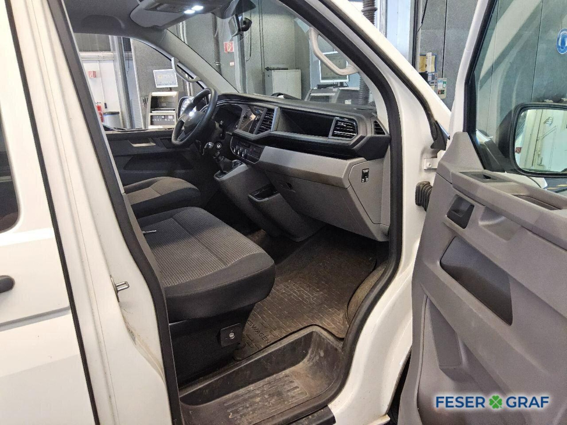 Volkswagen T6.1 Transporter Kombi kurzer Radstand