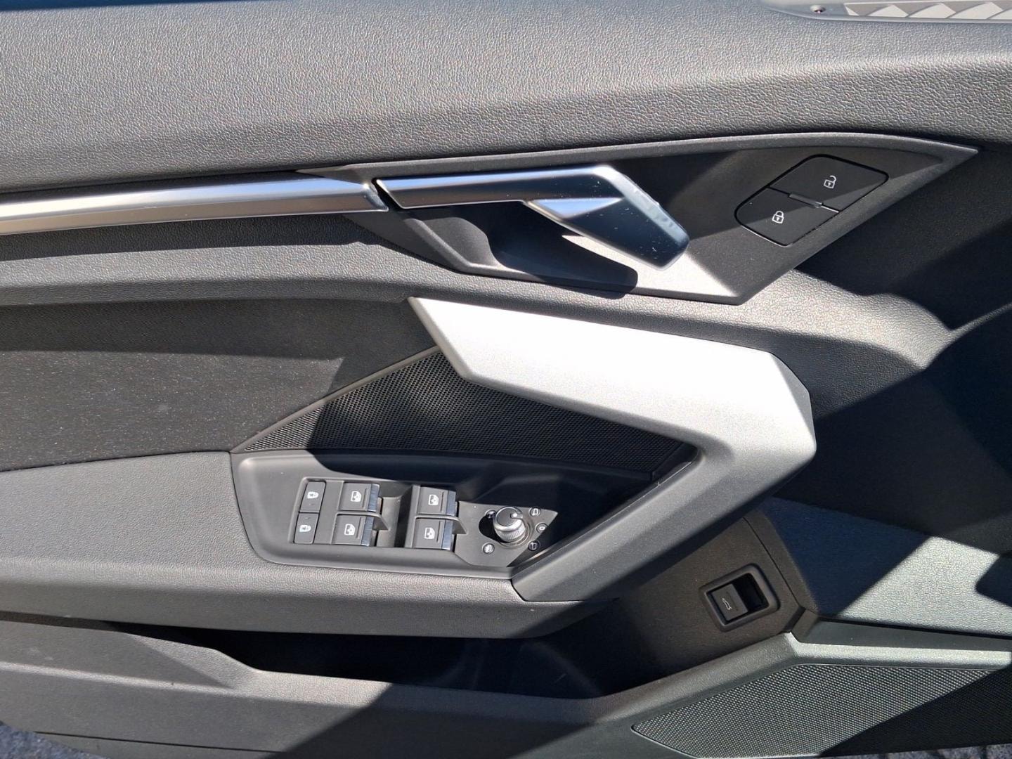 Bild über Audi A3 Limousine TDI S tronic - für weitere Informationen kontaktieren Sie den Audi Partner