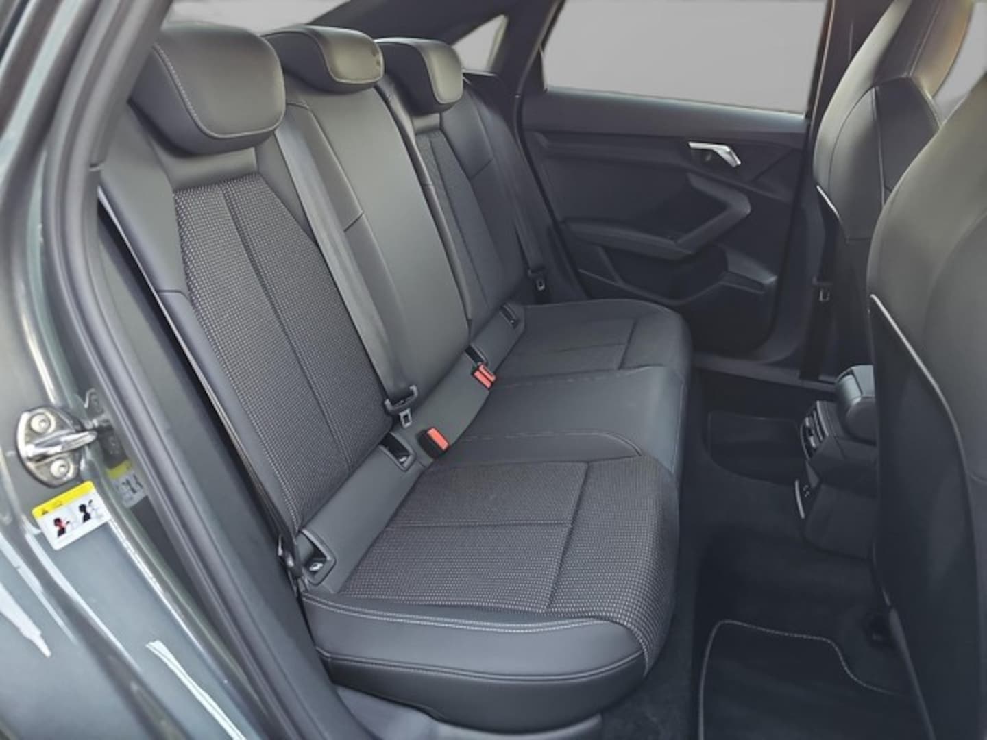 Bild über Audi A3 Limousine S line 35 TDI S tronic - für weitere Informationen kontaktieren Sie den Audi Partner