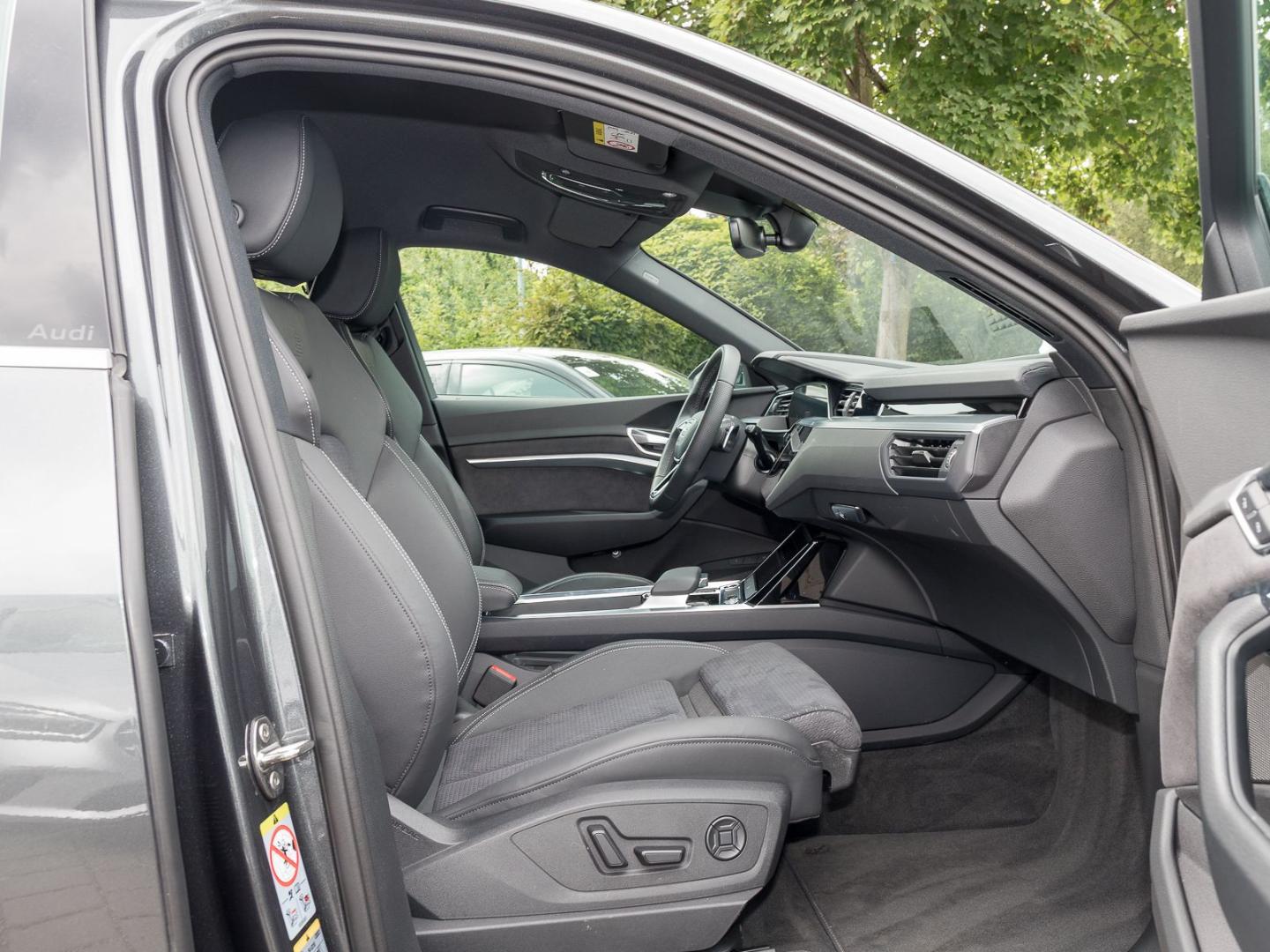 Image about Audi Q8 e-tron S line 55 e-tron quattro