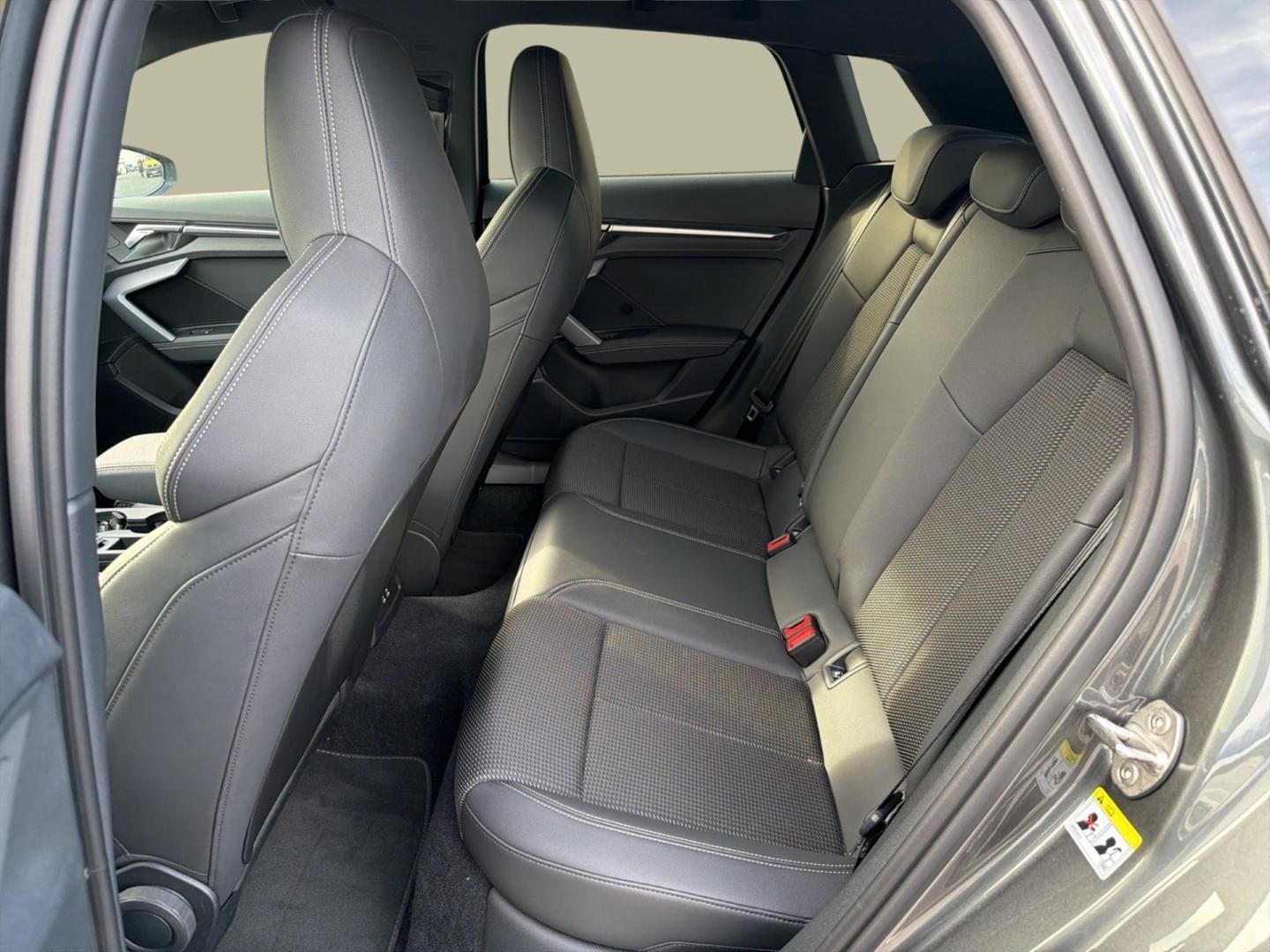 Bild über Audi A3 Sportback S line 35 TFSI S tronic - für weitere Informationen kontaktieren Sie den Audi Partner