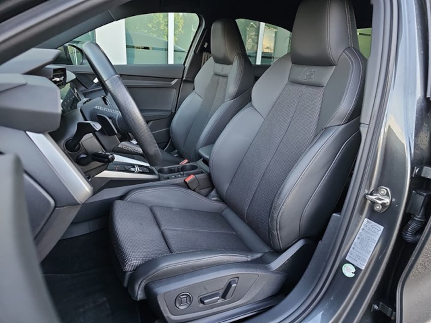 Bild über Audi A3 Limousine S line 35 TDI S tronic - für weitere Informationen kontaktieren Sie den Audi Partner