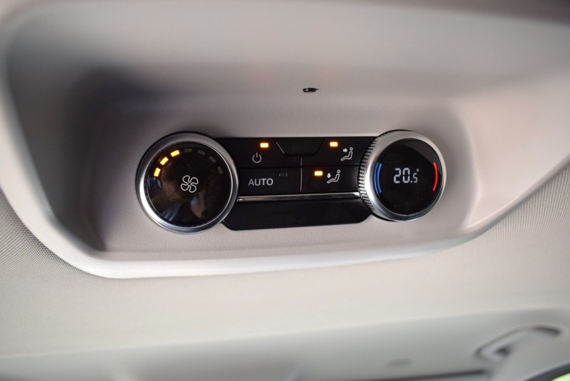 Volkswagen Caravelle langer Radstand Style