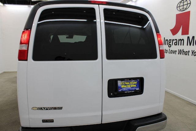 2025 Chevrolet Express Passenger