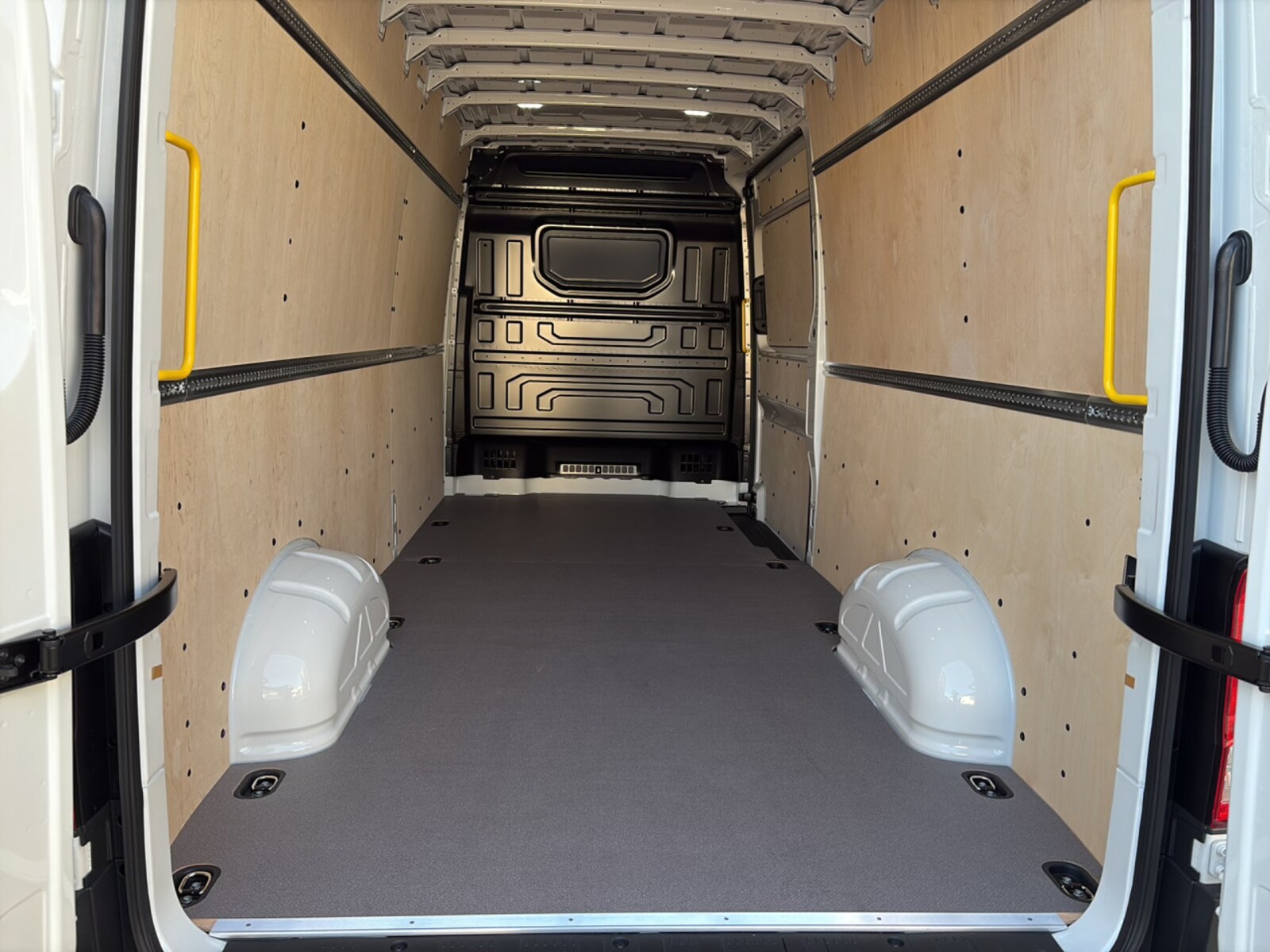 Volkswagen Crafter Kasten mittlerer Radstand – Bild 15