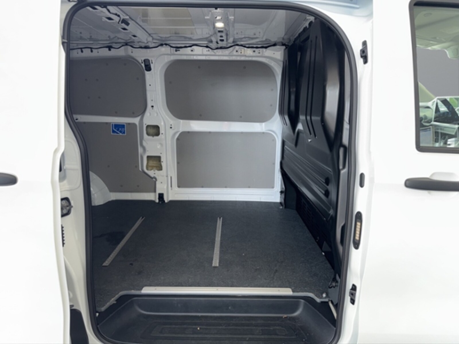 Volkswagen Transporter Kasten langer Radstand – Bild 16