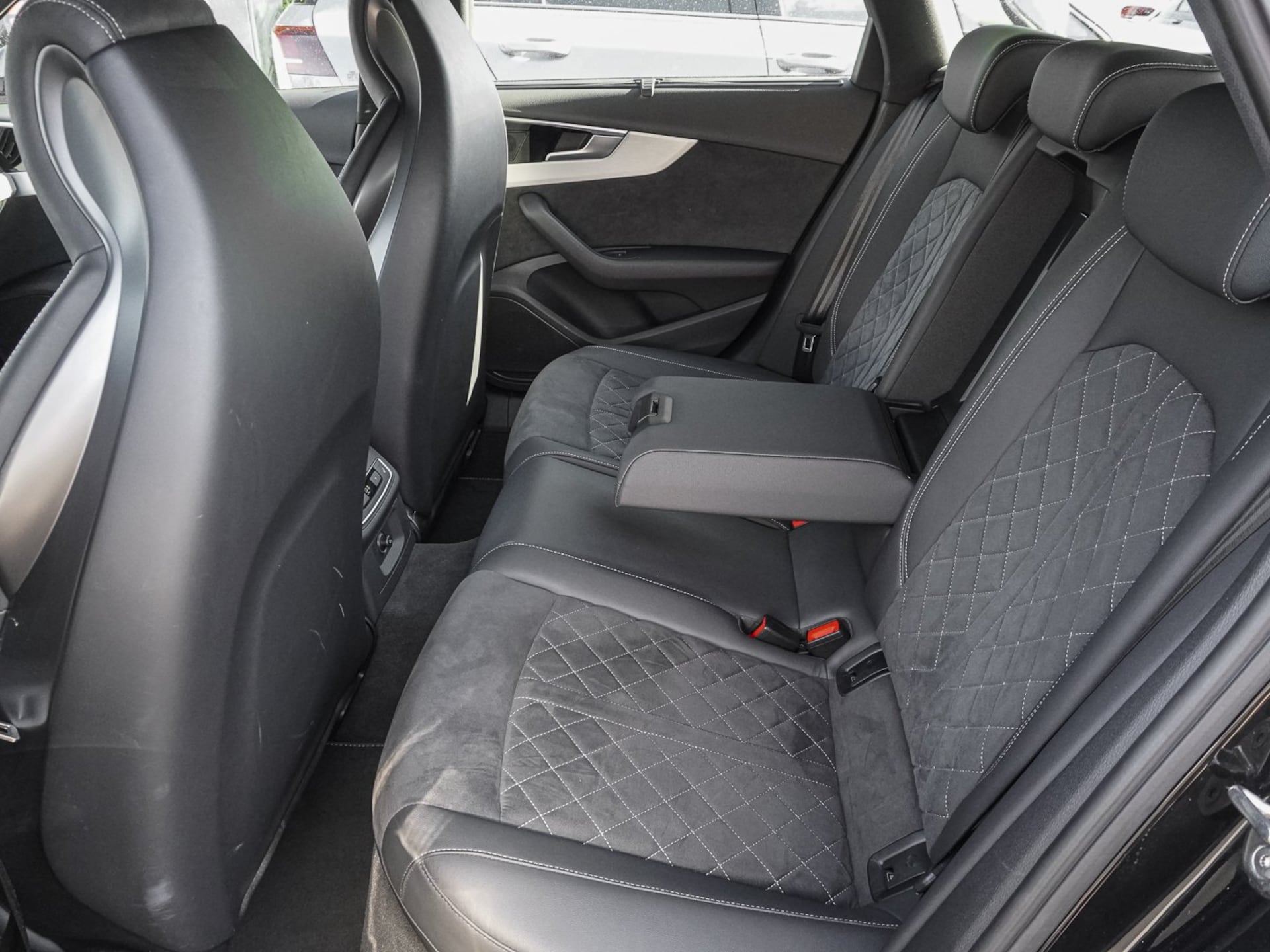 Audi A4 Avant S line