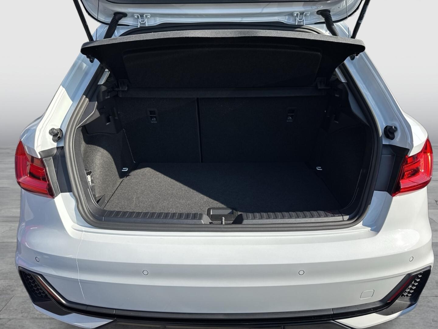 Bild über Audi A1 Sportback S line 25 TFSI Schaltgetriebe - für weitere Informationen kontaktieren Sie den Audi Partner
