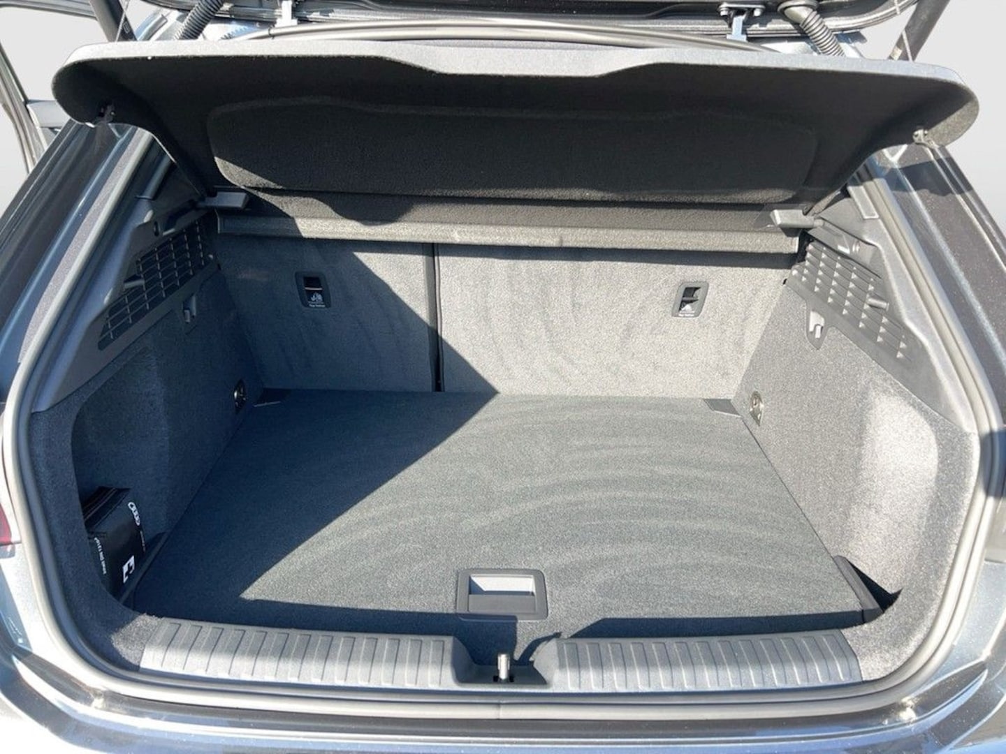 Bild über Audi A3 Sportback S line 35 TDI S tronic - für weitere Informationen kontaktieren Sie den Audi Partner