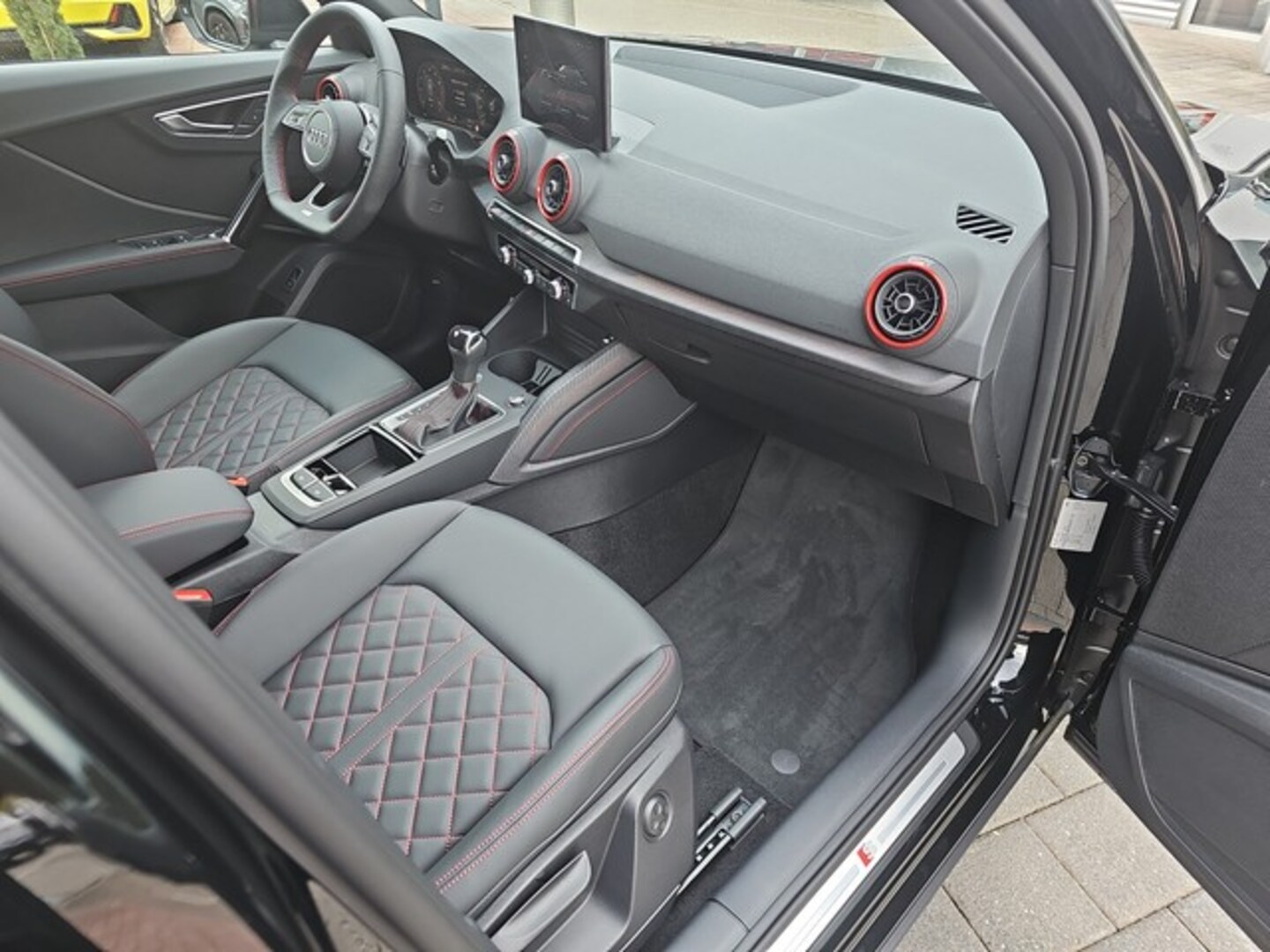 Bild über Audi Q2 S line 35 TFSI S tronic - für weitere Informationen kontaktieren Sie den Audi Partner