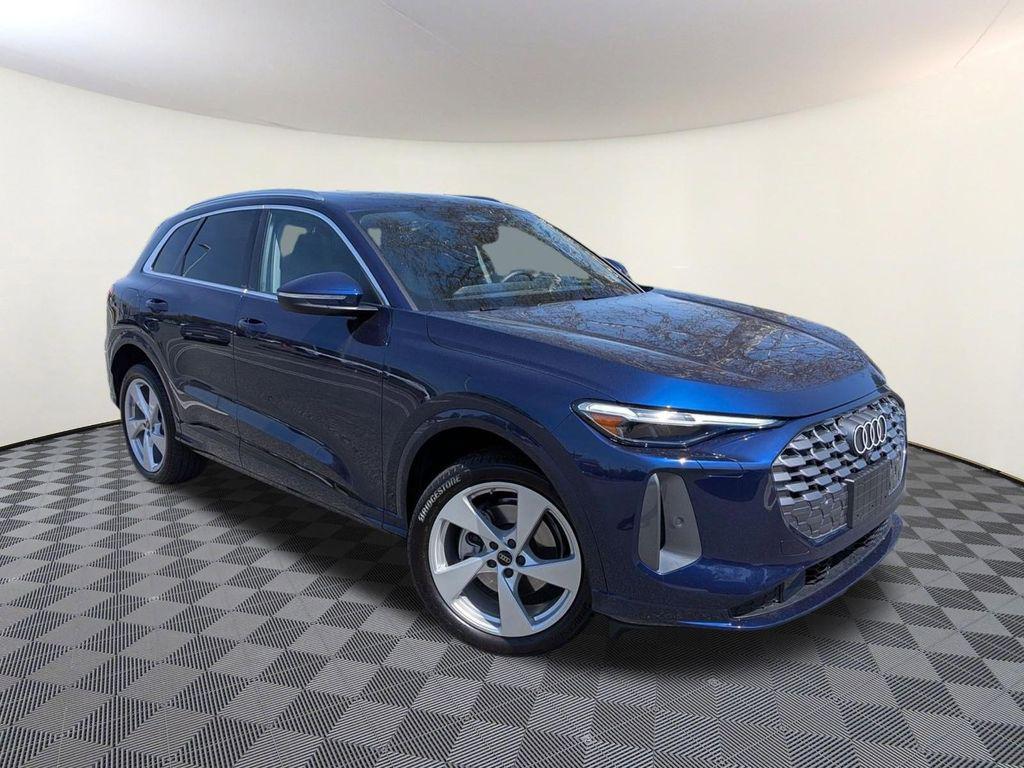 2025 Audi Q5 40 Premium Plus's photo