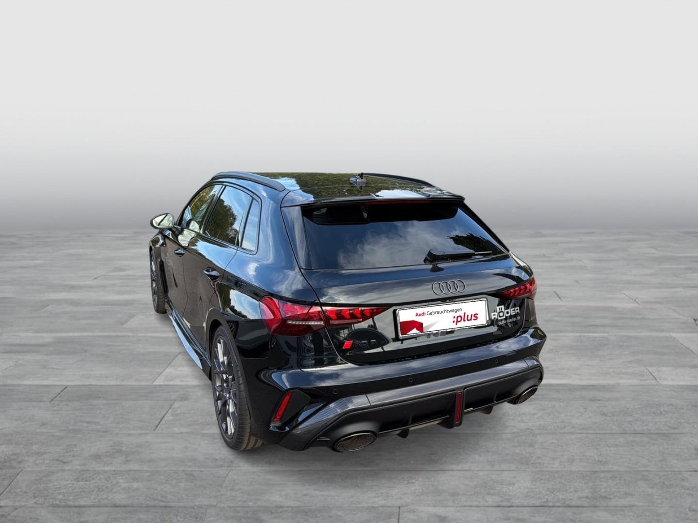 Bild über Audi RS 3 Sportback TFSI quattro S tronic - für weitere Informationen kontaktieren Sie den Audi Partner