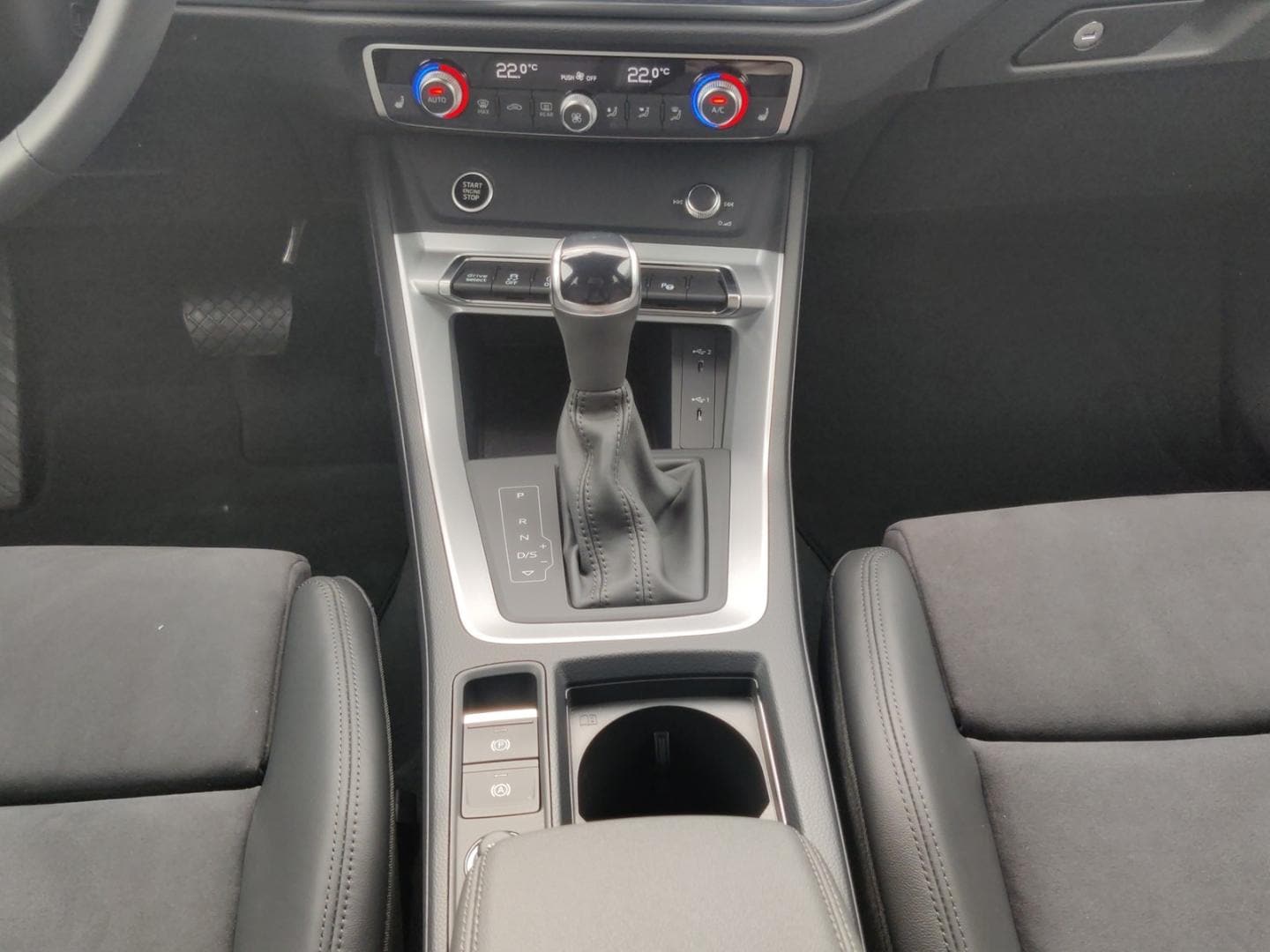 Bild über Audi Q3 TFSI quattro 180 kW S tronic - für weitere Informationen kontaktieren Sie den Audi Partner