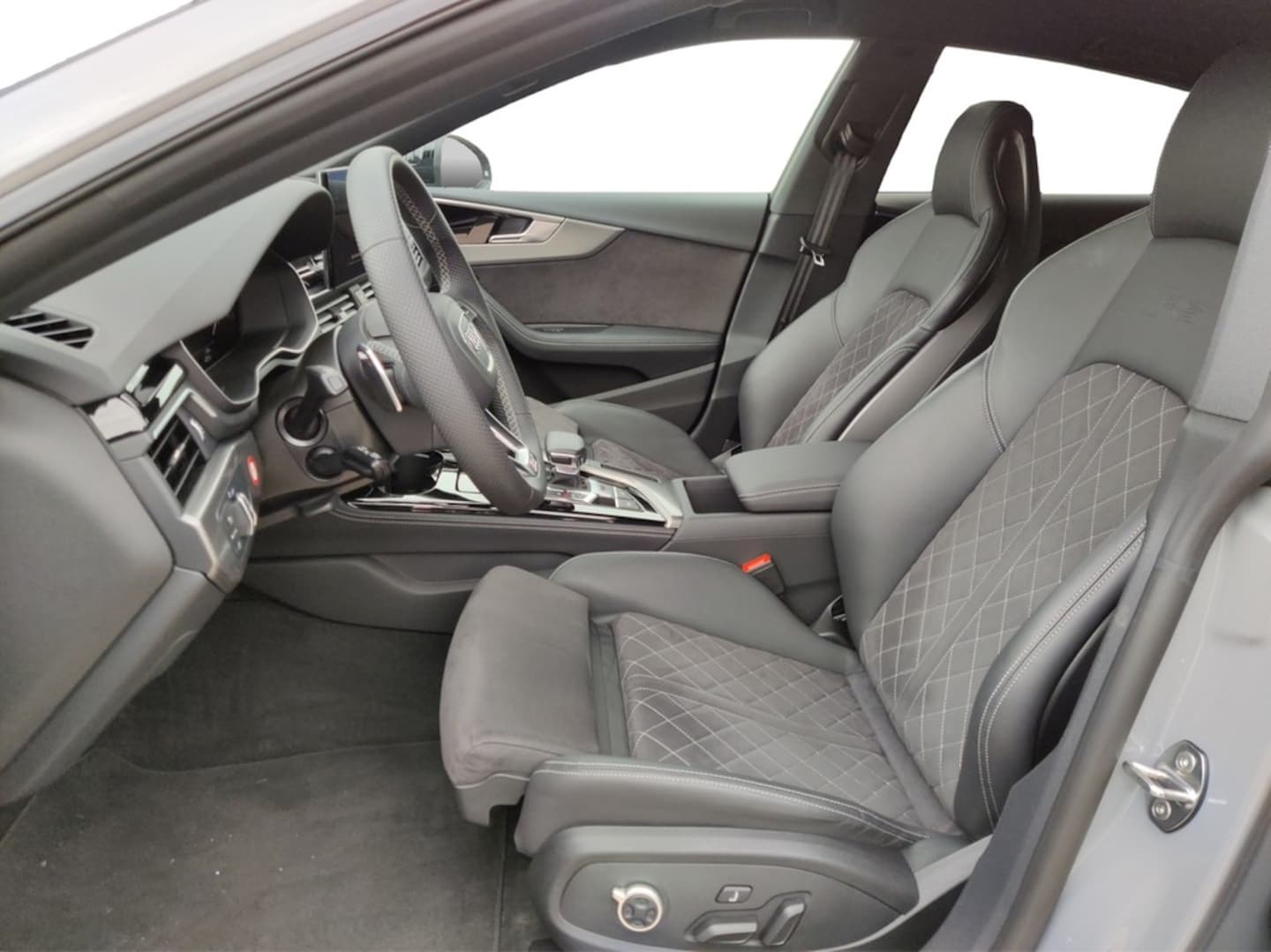 Bild über Audi RS 5 Sportback TFSI quattro tiptronic - für weitere Informationen kontaktieren Sie den Audi Partner