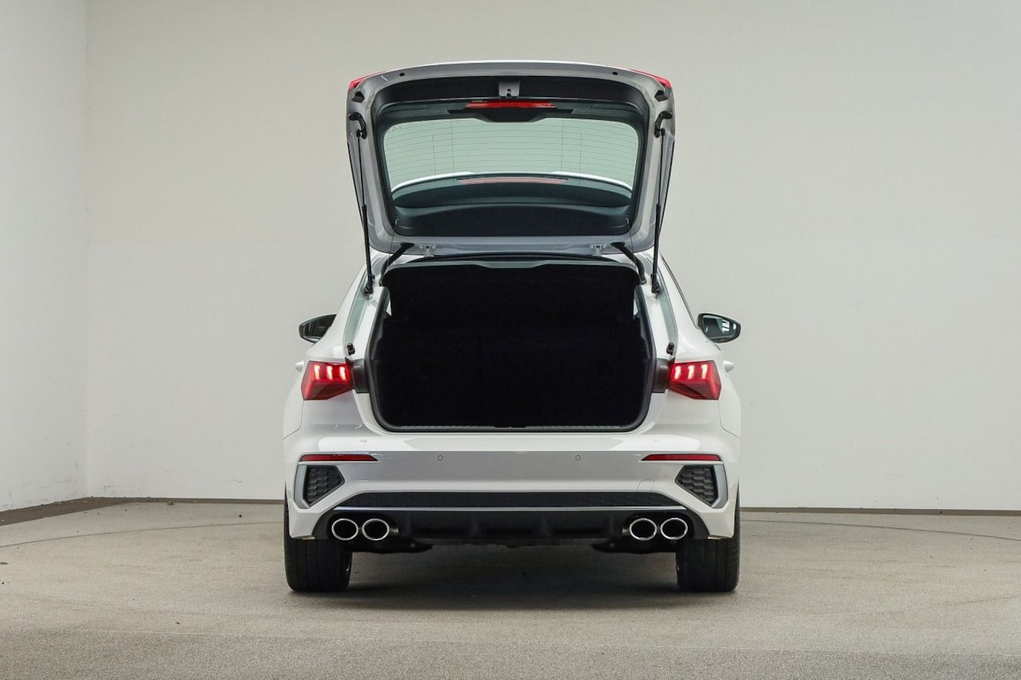 Bild über Audi S3 Sportback TFSI quattro S tronic - für weitere Informationen kontaktieren Sie den Audi Partner