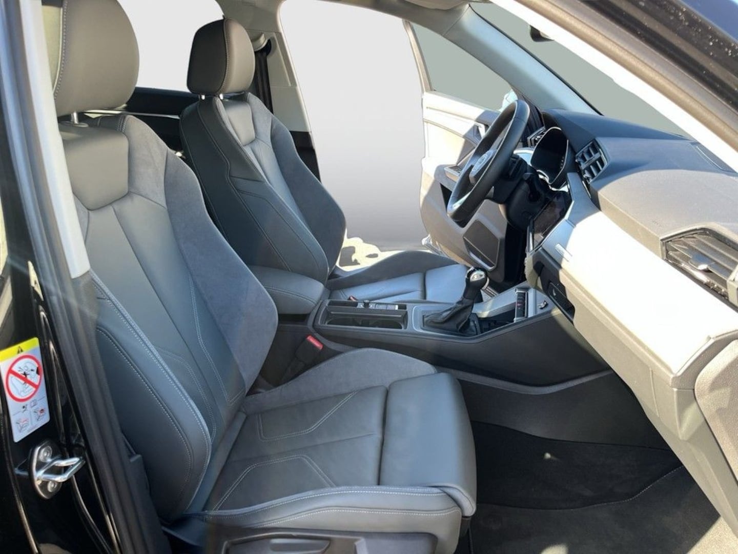 Bild über Audi Q3 advanced 35 TFSI S tronic - für weitere Informationen kontaktieren Sie den Audi Partner
