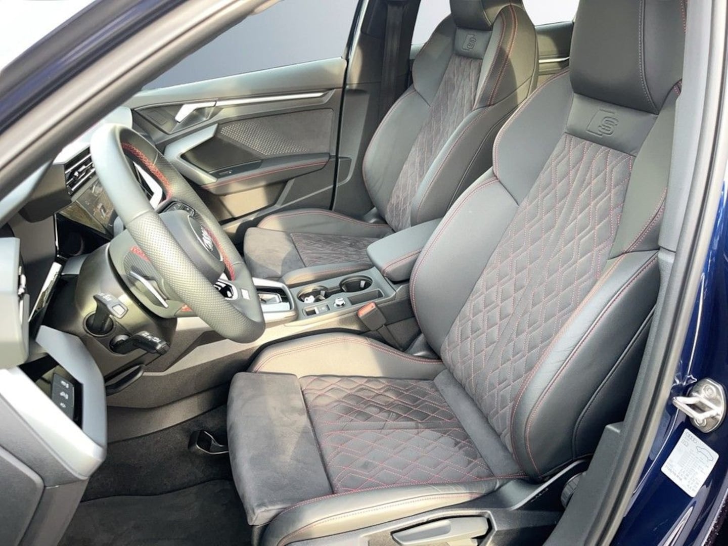 Bild über Audi A3 Limousine S line 30 TFSI S tronic - für weitere Informationen kontaktieren Sie den Audi Partner