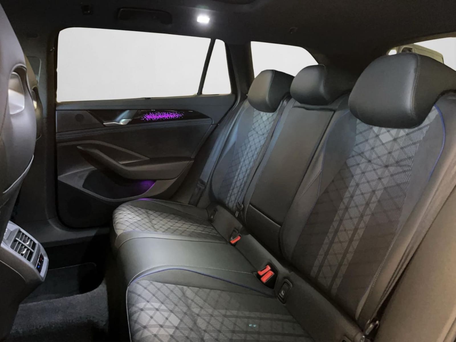 Volkswagen Passat – Bild 14