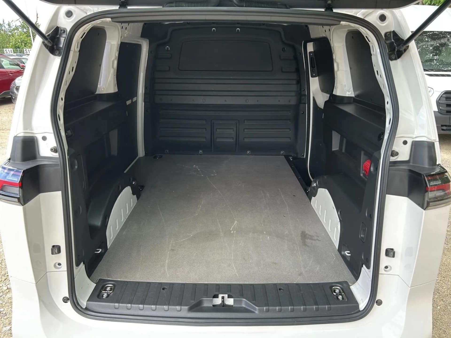 Volkswagen ID. Buzz Cargo Model bazowy