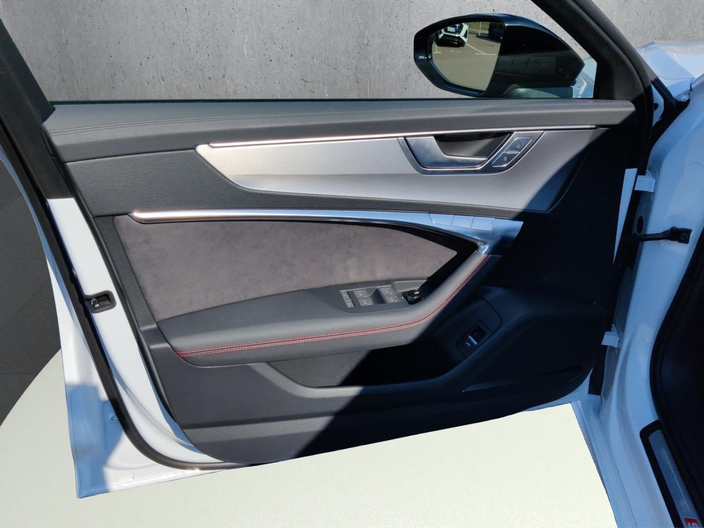 Bild über Audi A6 Avant S line 55 TFSI quattro S tronic - für weitere Informationen kontaktieren Sie den Audi Partner