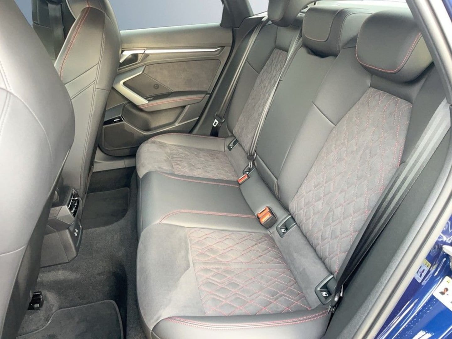 Bild über Audi A3 Limousine S line 30 TFSI S tronic - für weitere Informationen kontaktieren Sie den Audi Partner