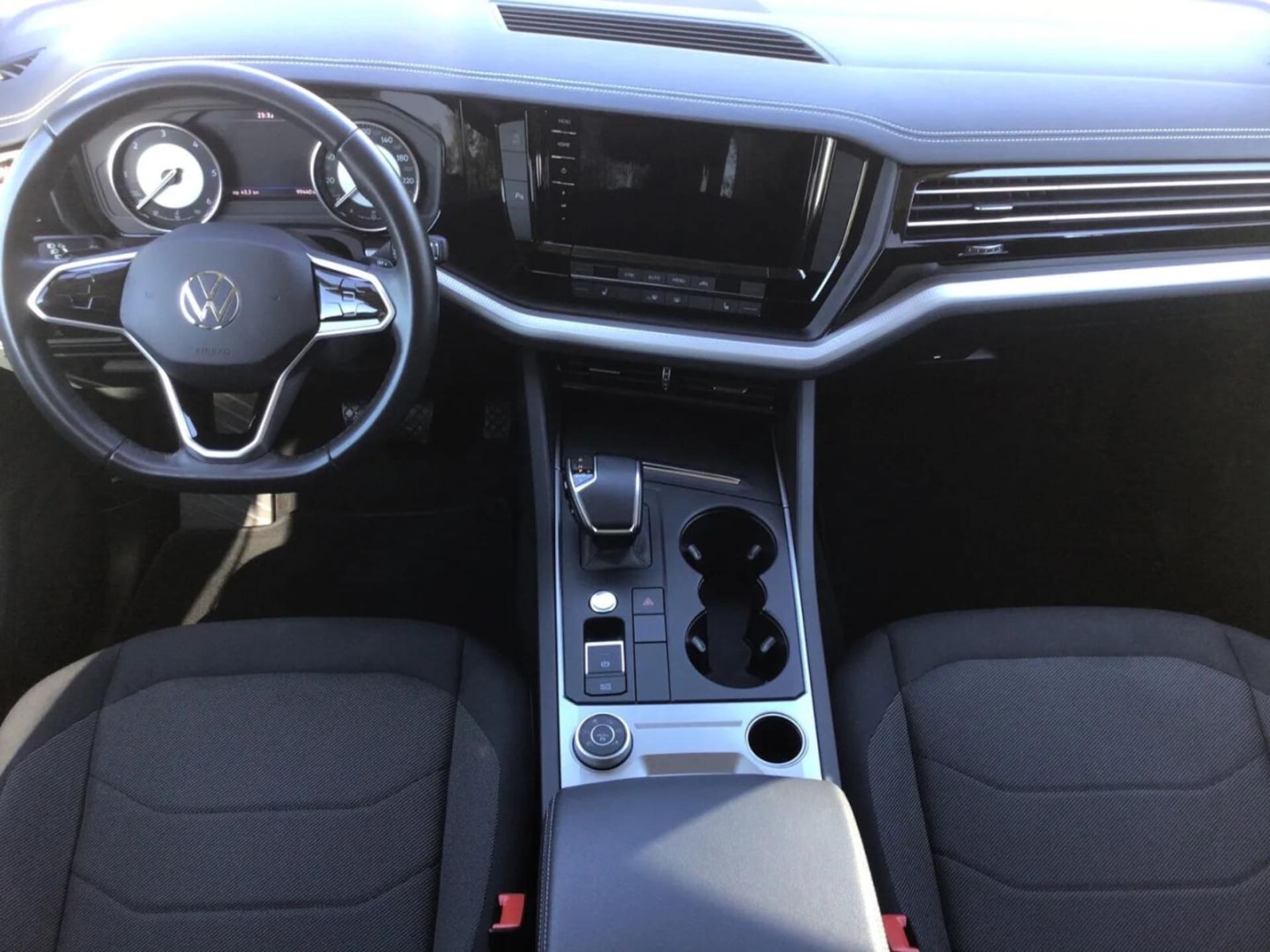 Volkswagen Touareg Model bazowy