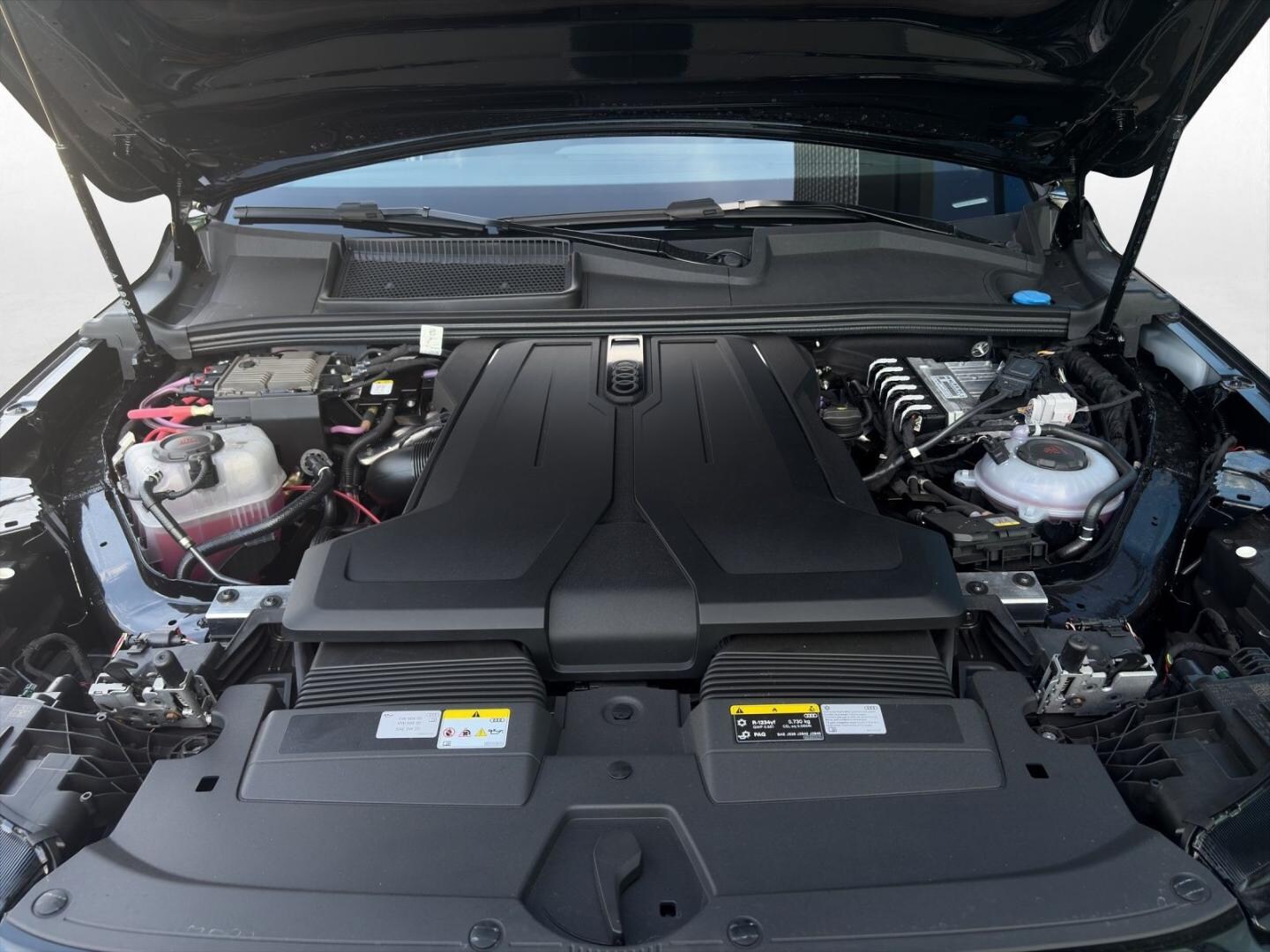 Bild über Audi Q7 SUV TDI quattro 220 kW tiptronic - für weitere Informationen kontaktieren Sie den Audi Partner
