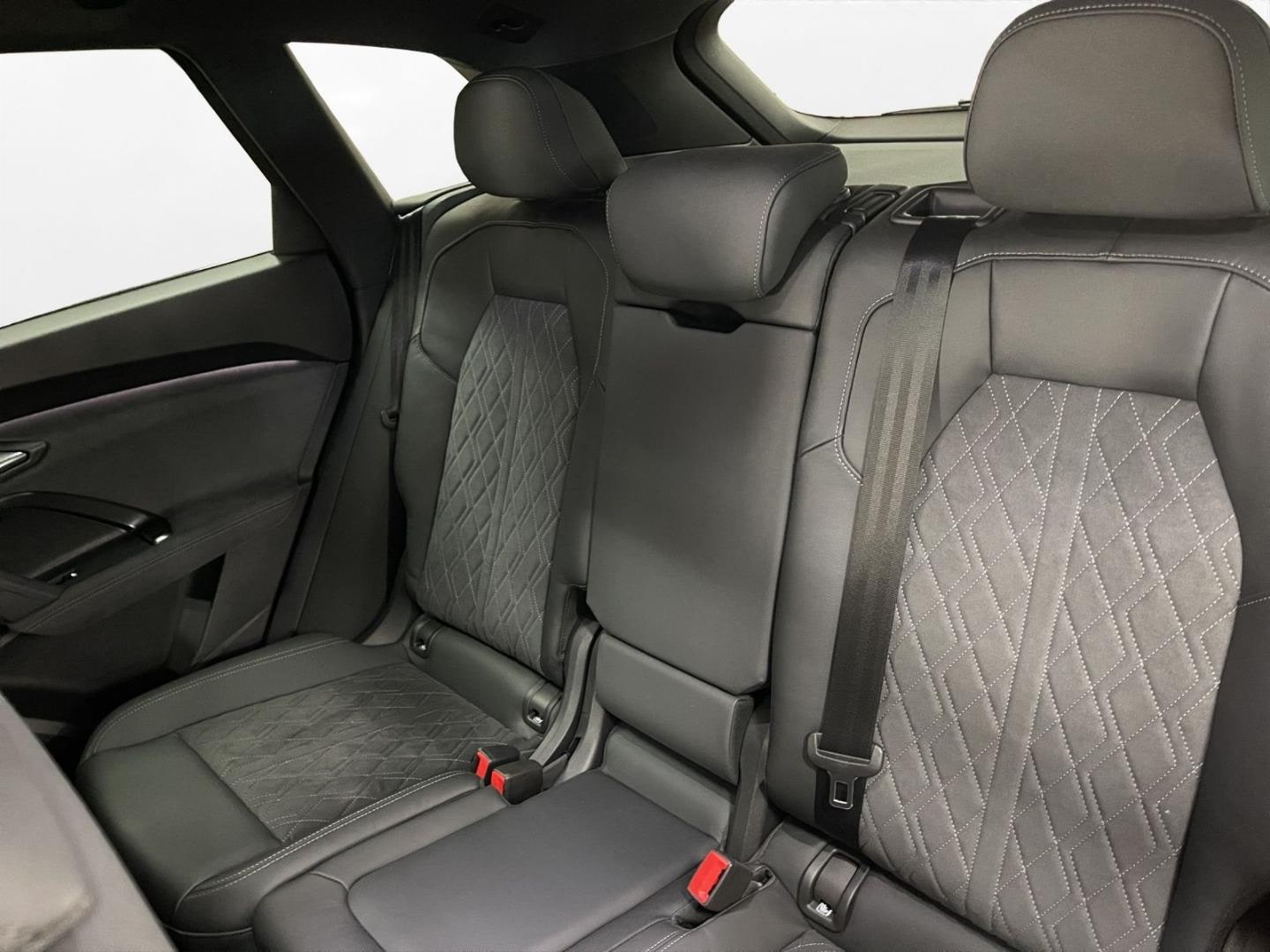 Bild über Audi Q5 SUV TDI quattro 150 kW S tronic - für weitere Informationen kontaktieren Sie den Audi Partner