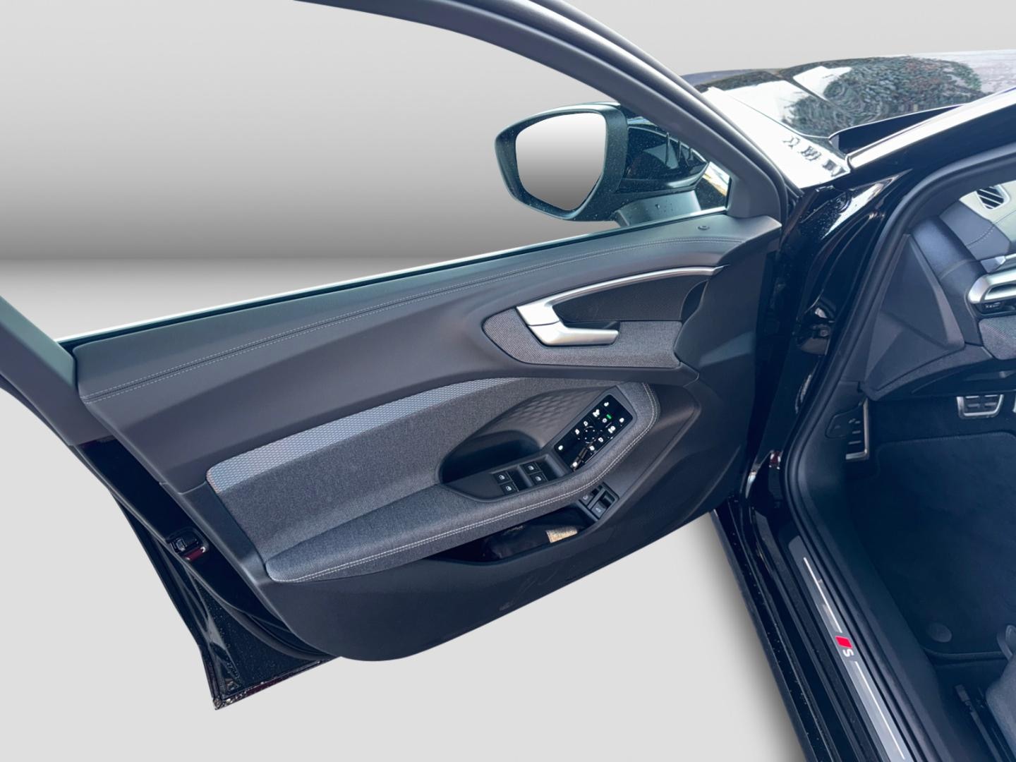 Bild über Audi A5 Avant e-hybrid e-hybrid quattro 220 kW S tronic - für weitere Informationen kontaktieren Sie den Audi Partner