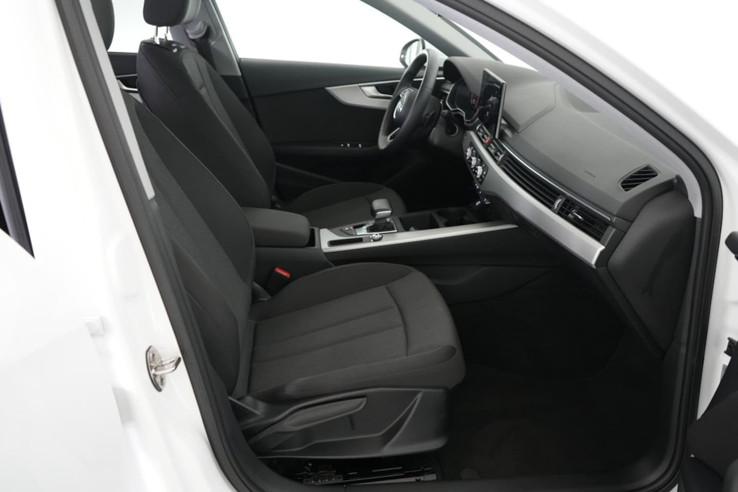 Bild über Audi A4 Avant 40 TFSI S tronic - für weitere Informationen kontaktieren Sie den Audi Partner
