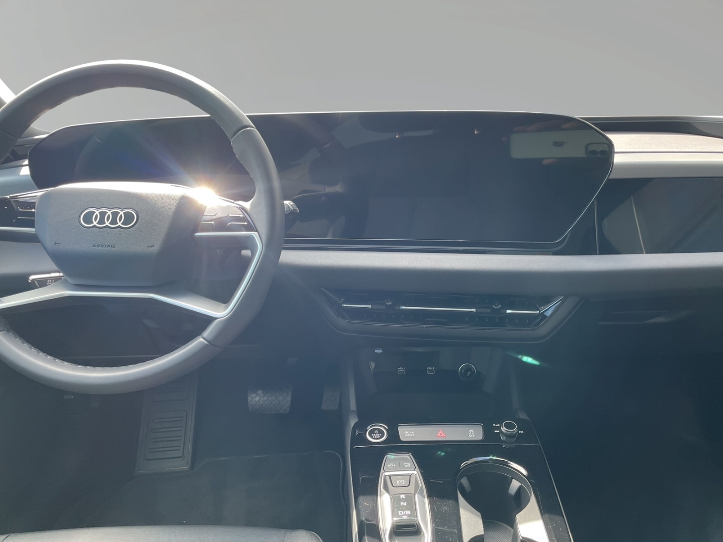 Bild über Audi A6 Avant e-tron e-tron quattro - für weitere Informationen kontaktieren Sie den Audi Partner